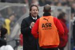 24-01-2010: Voetbal: VVV Venlo_feyenoord: Venlo
Mario Been geeft Karim El Ahmadi de laatste aanwijzingen

Foto: Edwin Verheul